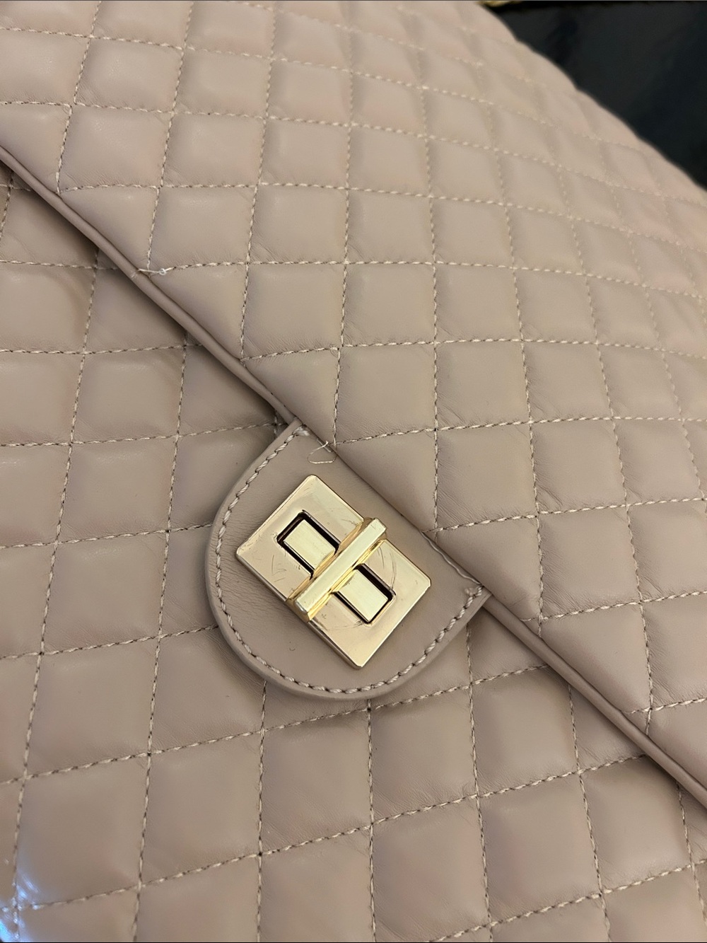 Quilted Nude Shoulder Weekender Bag with Gold Chain Large New - Picture 8 of 16